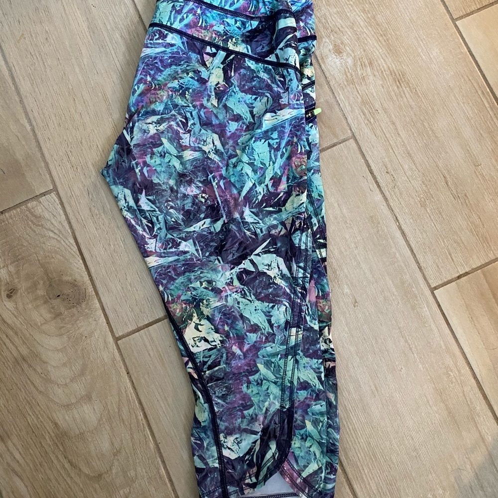 Lululemon cropped pants
